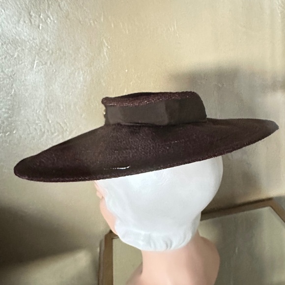 SUPERB 1940s\' BROWN STRAW TILT WIDE BRIM HAT WITH METAL STUDS main image 11